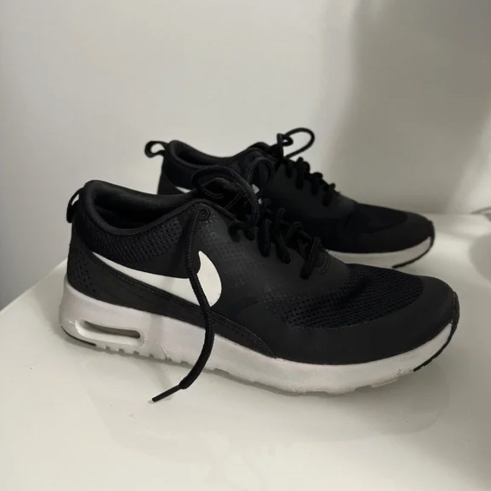 EUC- Nike Air Max Thea Black White Running Shoes (6)